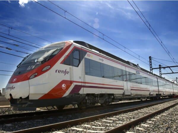 Retrasos de hasta 60 minutos en los trenes entre Castellón y Valencia Retrasos de hasta 60 minutos en los trenes entre Castellón y Valencia