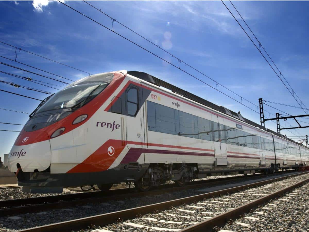Retrasos de hasta 60 minutos en los trenes entre Castellón y Valencia