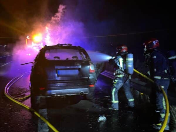 Se incendia un coche en la AP-7 de Cabanes