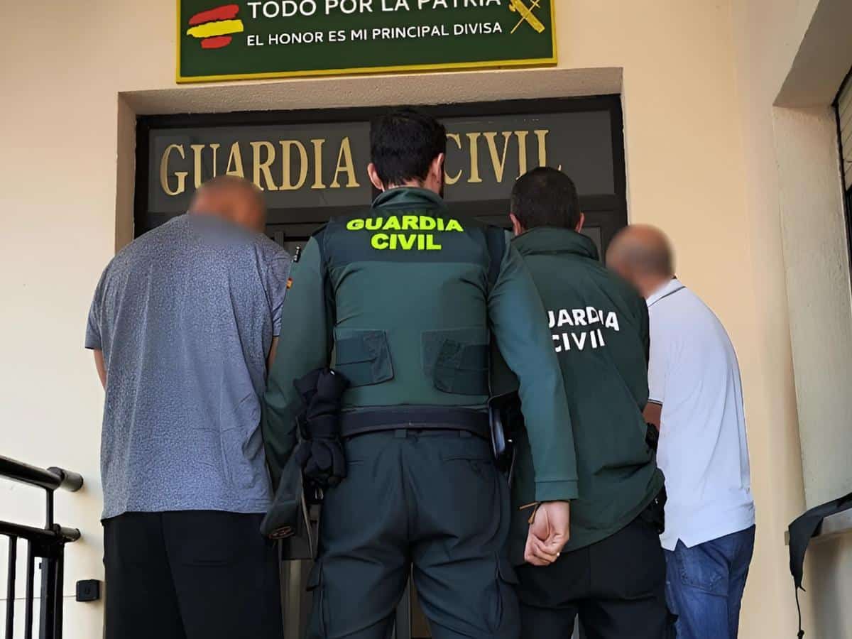 Tres detenidos en Almassora acusados de robo y hurto