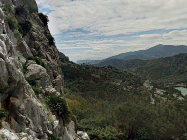 Una mujer muere tras una caída de 150 metros en El Chorro, Málaga