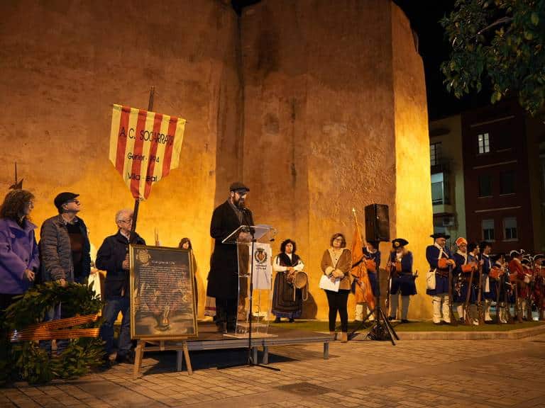 Durante la marcha se ha rendido homenaje a los habitantes de Vila-real que sufrieron las consecuencias de aquel ataque por defender los derechos y libertades del pueblo valenciano.