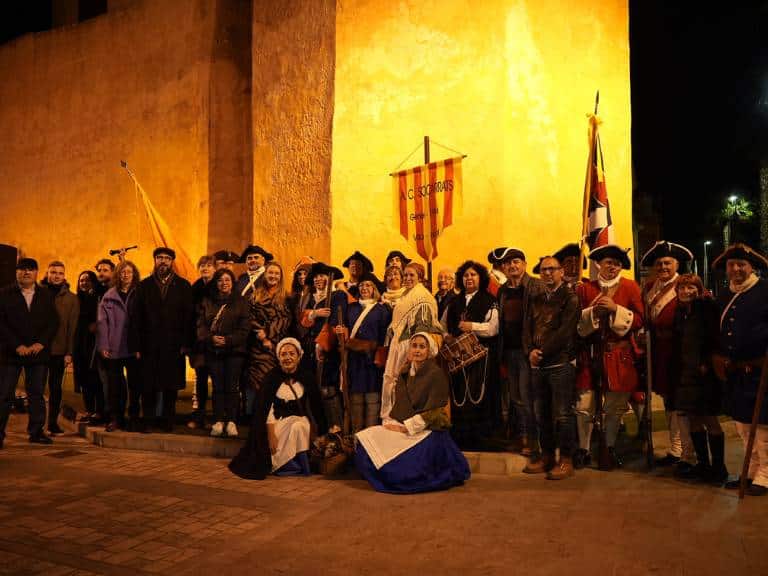 Durante la marcha se ha rendido homenaje a los habitantes de Vila-real que sufrieron las consecuencias de aquel ataque por defender los derechos y libertades del pueblo valenciano.