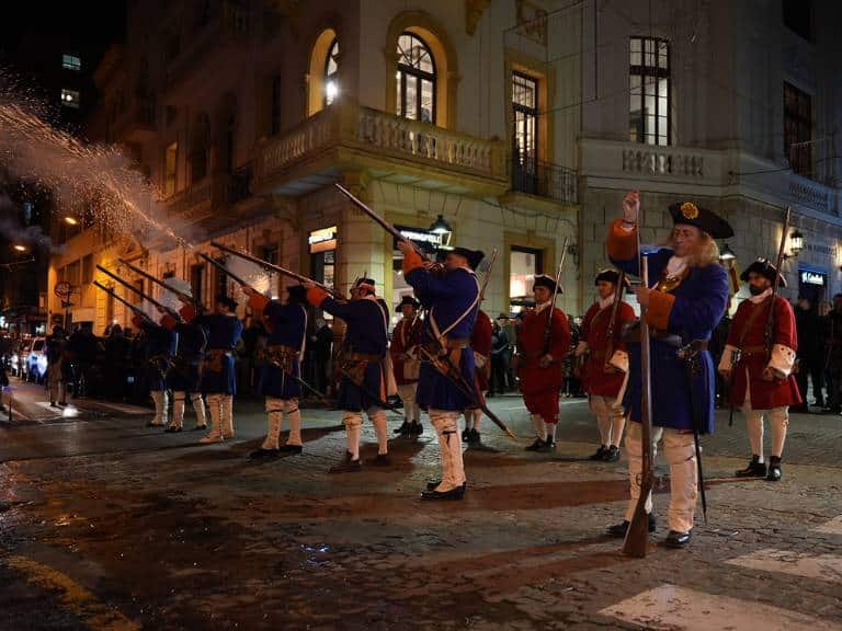 Durante la marcha se ha rendido homenaje a los habitantes de Vila-real que sufrieron las consecuencias de aquel ataque por defender los derechos y libertades del pueblo valenciano.