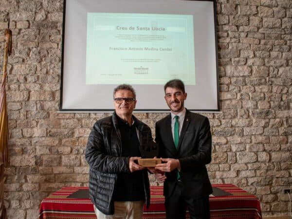 Ximo Dolz y Fran Medina reciben la cruz de Santa Lucía 2025