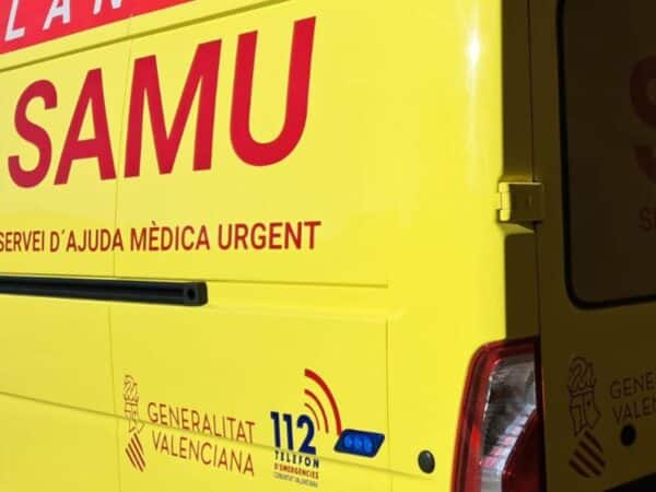 Accidente en la CV-18 de Burriana con un hombre atrapado en su vehículo