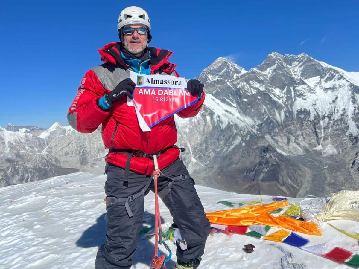 Almassora felicita al alpinista almassorí Manu Renau por su hazaña en el Himalaya