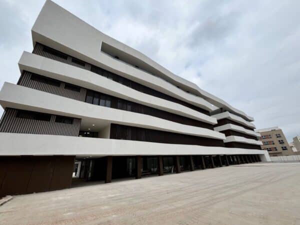 Almassora finaliza las obras del imponente edificio del nuevo IES Álvaro Falomir