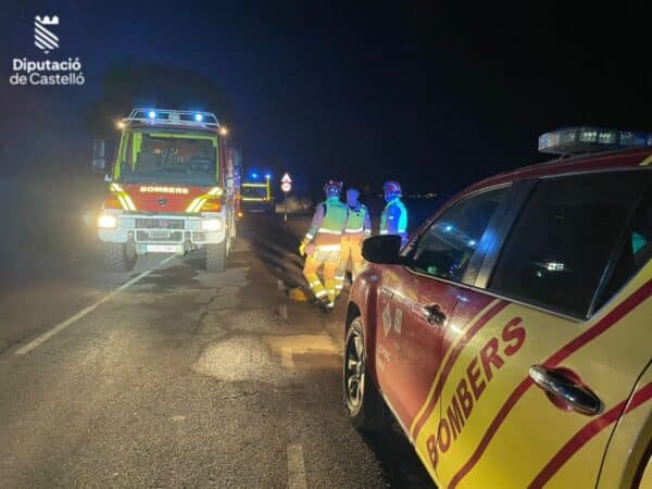 Bomberos de la Diputación de Castellón se movilizan para sofocar un incendio en Moncofa