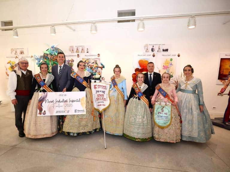 burriana-da-inicio-a-las-fallas-2025-con-la-misa-inaugural-y-la-exposicio-del-ninot