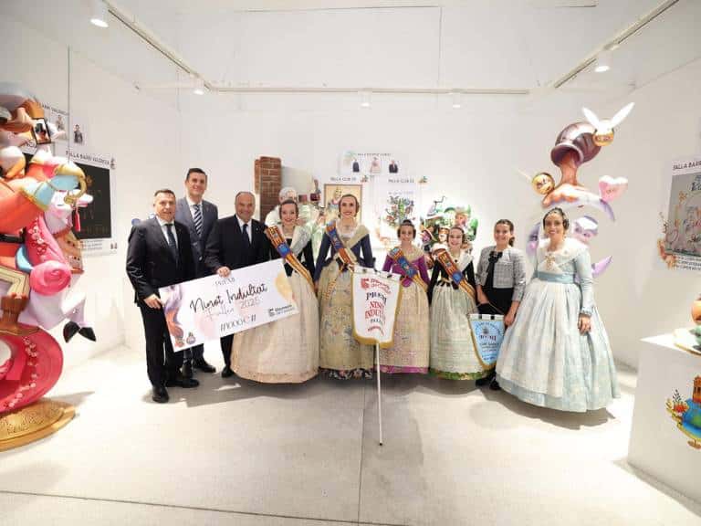 burriana-da-inicio-a-las-fallas-2025-con-la-misa-inaugural-y-la-exposicio-del-ninot
