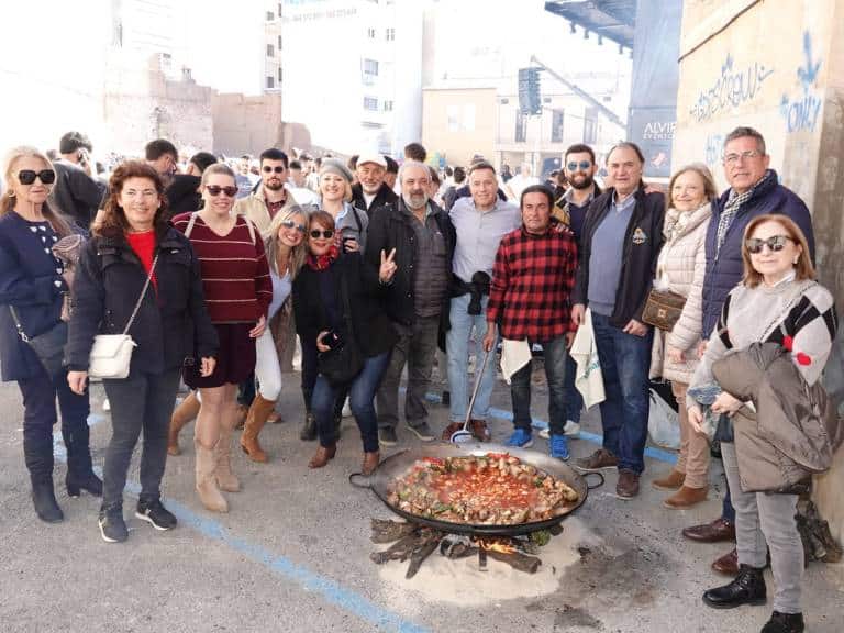 El ya tradicional acontecimiento congregó a más de 1.000 personas, destacando la gastronomía, la música en directo y se consolida como un evento clave en las fiestas patronales.