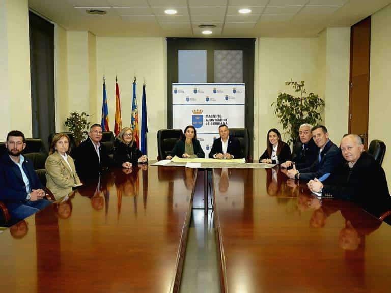 La Consellera de Hacienda y Economía, Ruth Merino, ha visitado la Burriana para conocer las posibilidades del municipio para el desarrollo de nuevas empresas en su suelo industrial disponible.