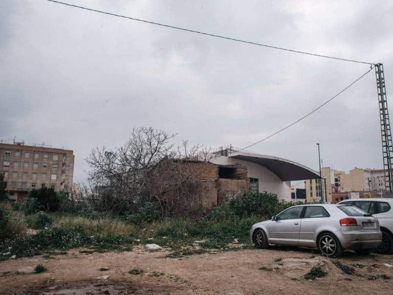 Con una inversión inicial de 659.999,99 euros, esta primera fase permitirá la creación de una zona con 116 nuevas plazas de aparcamiento