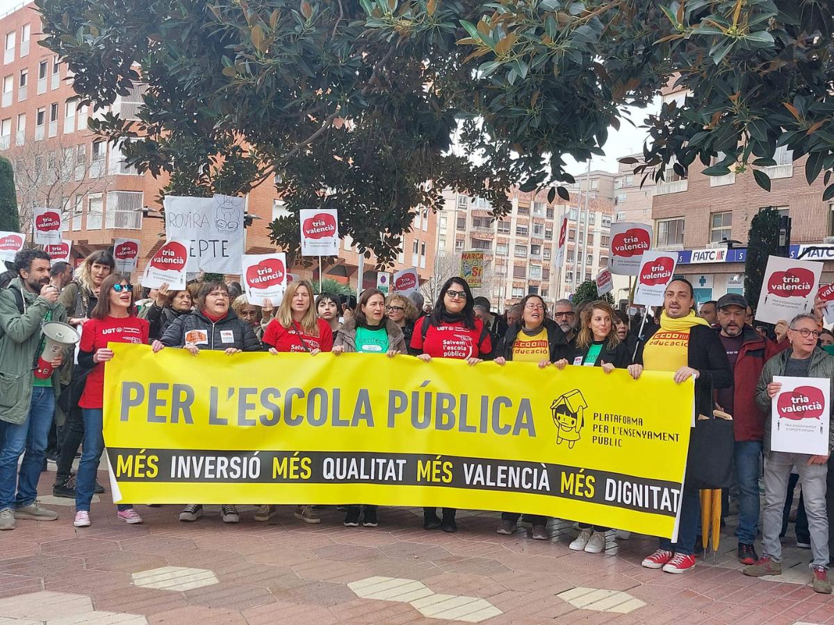 Manifestaciones en Castellón contra la consulta de la lengua base