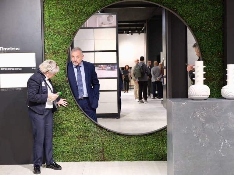 Las primeras horas de Cevisama han destacado por una destacada afluencia de compradores y un ambiente de negocios activo en los 50.000 metros cuadrados de superficie expositiva.