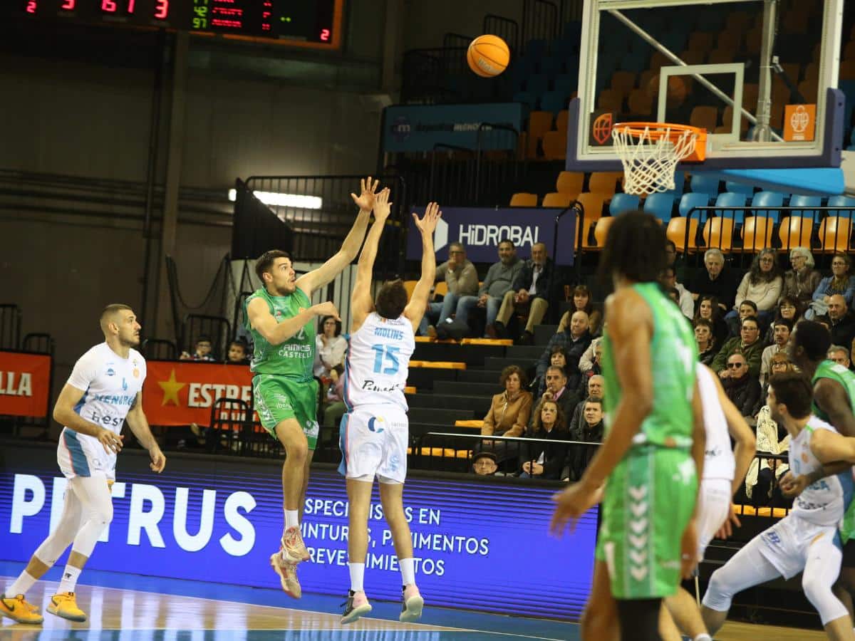 El Amics Castelló no encuentra su juego y pierde contra el Hestia Menorca