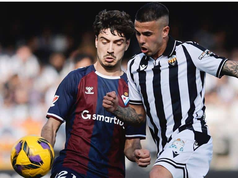 El CD Castellón vuelve a rugir en Castalia con una victoria épica sobre el Eibar, encendiendo la pasión albinegra con los goles de Van den Belt y Raúl Sanchez
