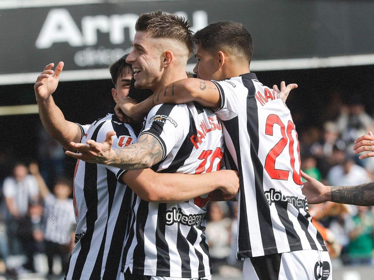El CD Castellón impone su ley ante el Eibar y desata la locura en Castalia