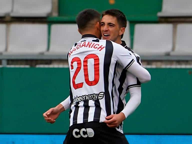 El equipo orellut consigue volver a encontrarse con la victoria gracias a los tantos de Naldo en propia meta, Raúl Sánchez y un imparable cañonazo de Van Den Belt (1-3)