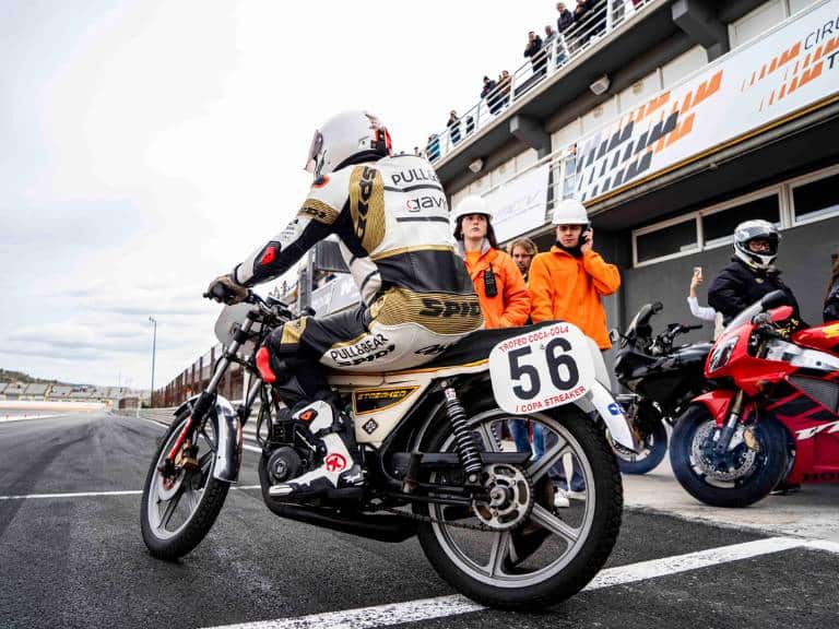 Los vehículos clásicos, tanto coches como motos, serán las estrellas en la pista del Circuit Ricardo Tormo