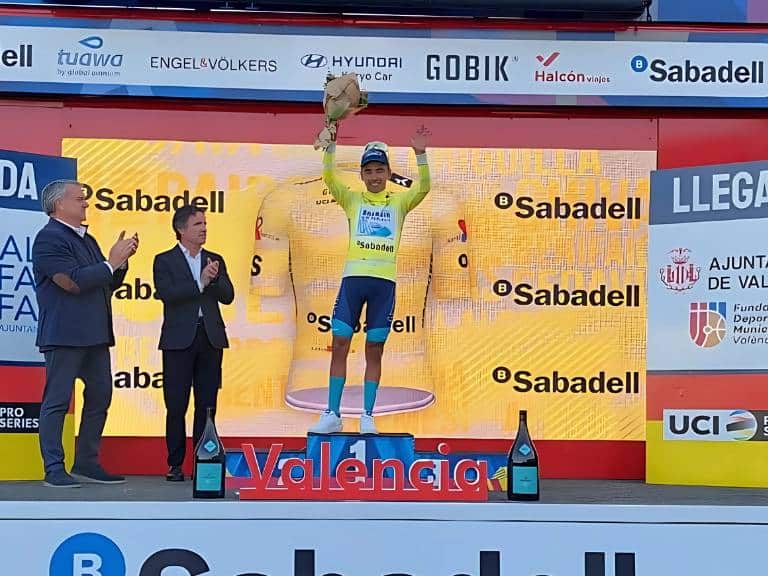 Jonathan Milan se impone al sprint en la última etapa, mientras que el colombiano Buitrago conquista la Volta.