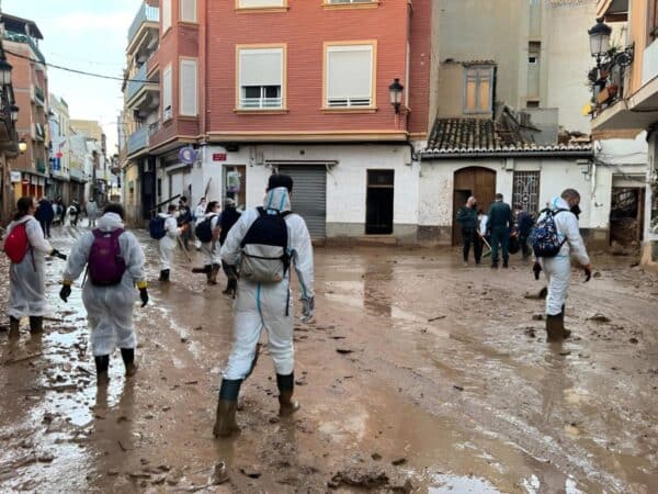 El Gobierno aprobará medidas para regularizar a migrantes afectados por la DANA