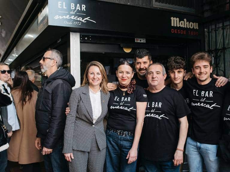 La Plaza Mayor, siempre un lugar de encuentro y convivencia, se transformó en un espacio festivo, lleno de música en directo y personas deseosas de disfrutar al máximo.