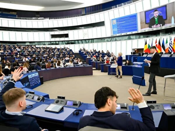 Estudiantes del centro la Consolación de Castellón participan en una sesión del Parlamento Europeo