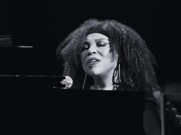 Fallece la gran estrella Roberta Flack, la icónica cantante del ‘Killing Me Softly With His Song’