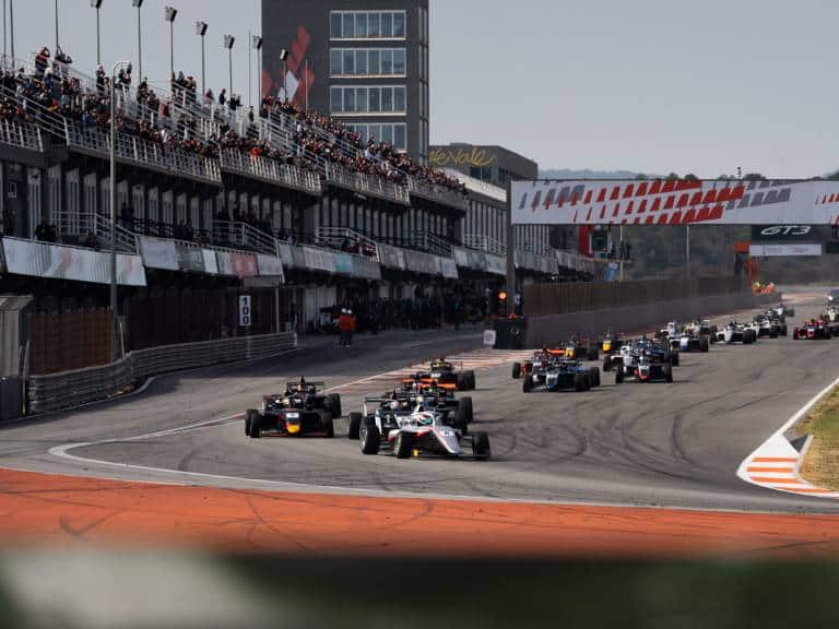 El Circuit celebró su primera prueba con público tras las inundaciones que afectaron a Valencia en octubre, las cuales provocaron daños en los accesos y aparcamientos del recinto.