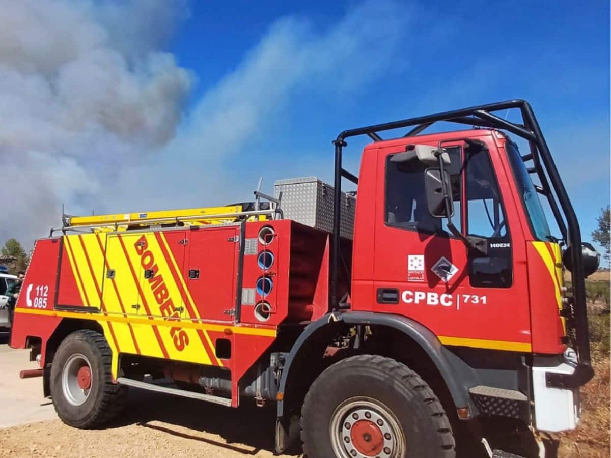 Incendio entre Matet y Villamalur moviliza a los bomberos de Castellón