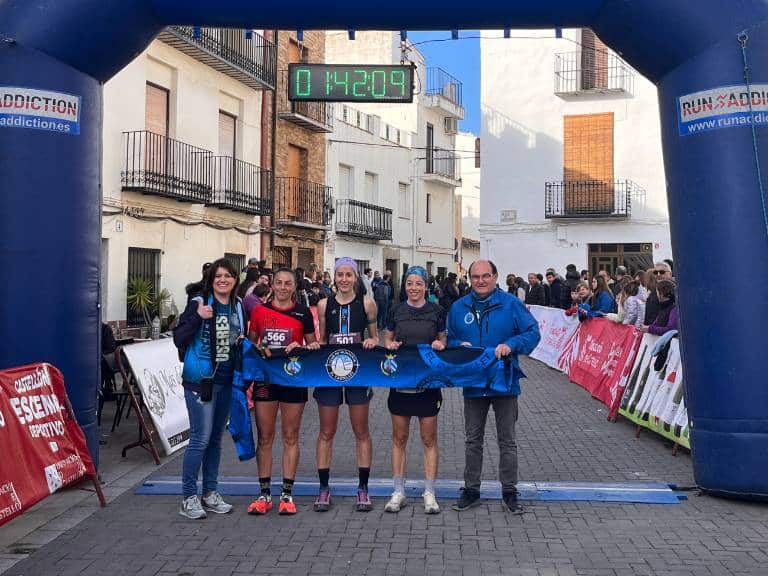 Este domingo, un total de 450 atletas participaron en las dos pruebas de la octava edición del Trail Les Useres ‘Pujada al Castellet’, que ofrecieron distancias de 20 kilómetros en la modalidad larga y 12 kilómetros en la corta.