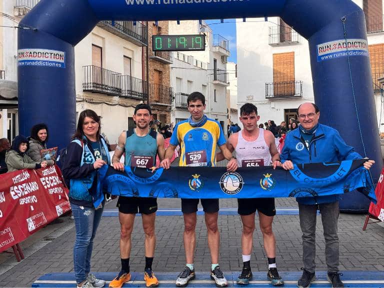 Este domingo, un total de 450 atletas participaron en las dos pruebas de la octava edición del Trail Les Useres ‘Pujada al Castellet’, que ofrecieron distancias de 20 kilómetros en la modalidad larga y 12 kilómetros en la corta.