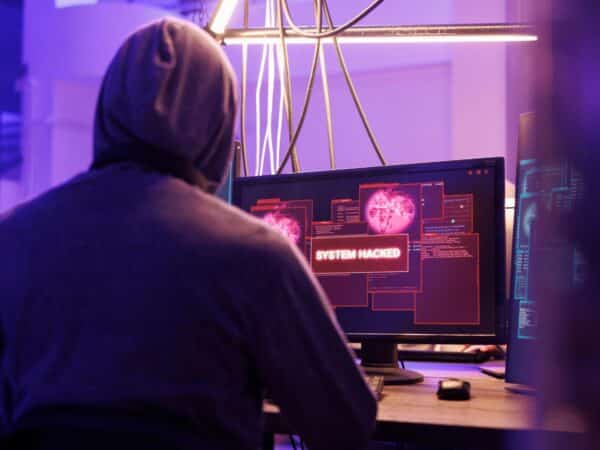 La Policía Nacional deja este ‘recado’ en el foro que operaba el hacker de 18 años detenido en Alicante