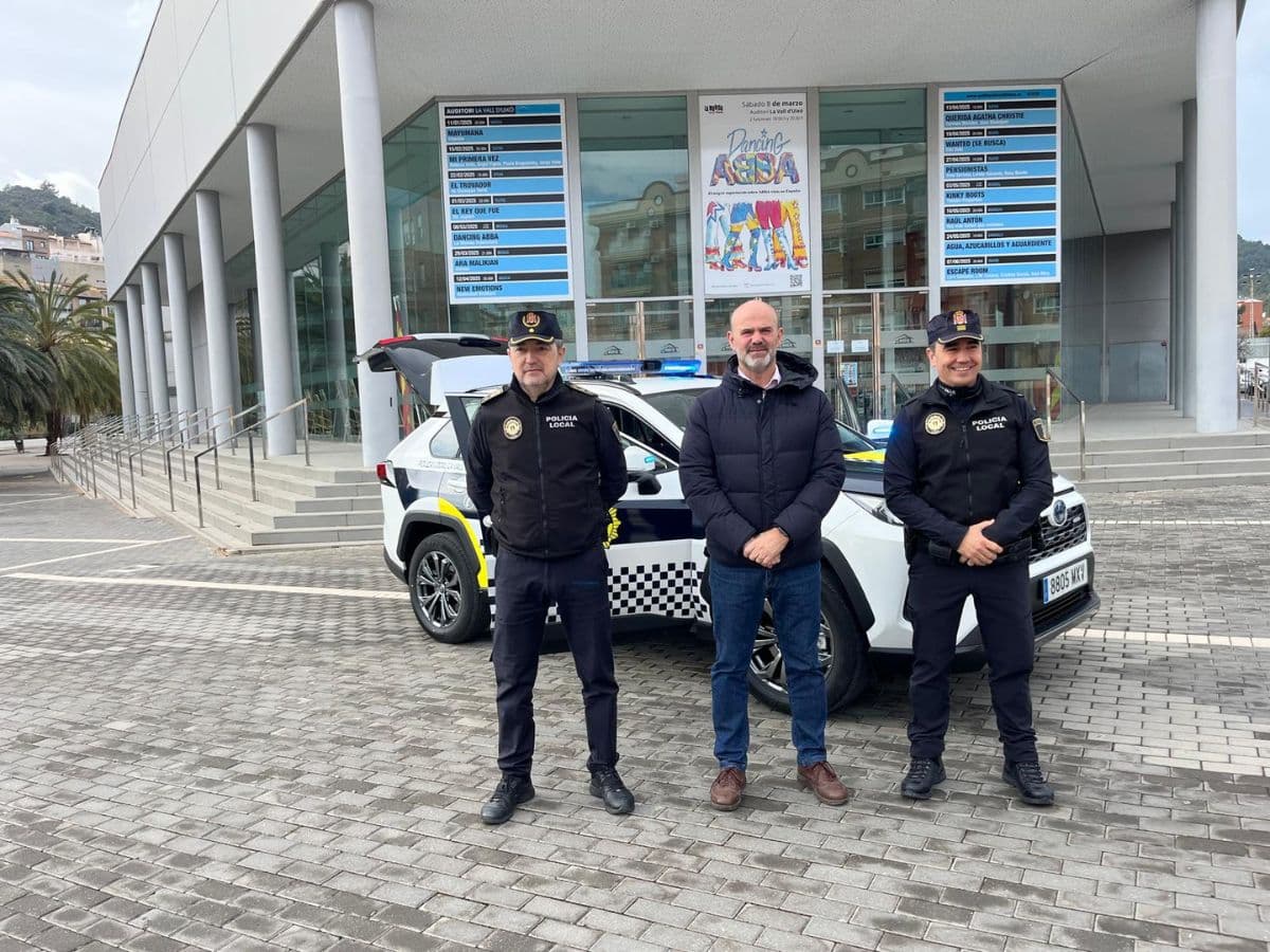 La Vall d’Uixó presenta su nuevo coche híbrido para la flota de la Policía Local
