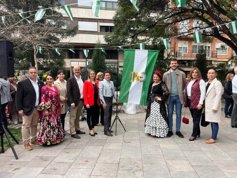 A lo largo de los años, numerosas personas procedentes de Andalucía se han establecido en la Vall d'Uixó, desempeñando un papel fundamental en su crecimiento y desarrollo.