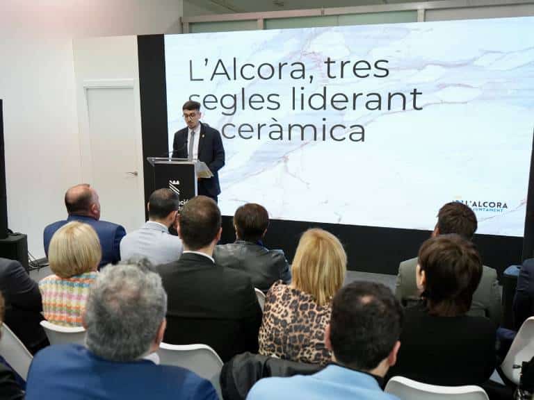 El Ayuntamiento presenta en Cevisama su apuesta por un distintivo de calidad que ponga en valor la cerámica ‘de aquí’ y la diferencie, especialmente, de las producciones de bajo coste realizadas fuera de Europa