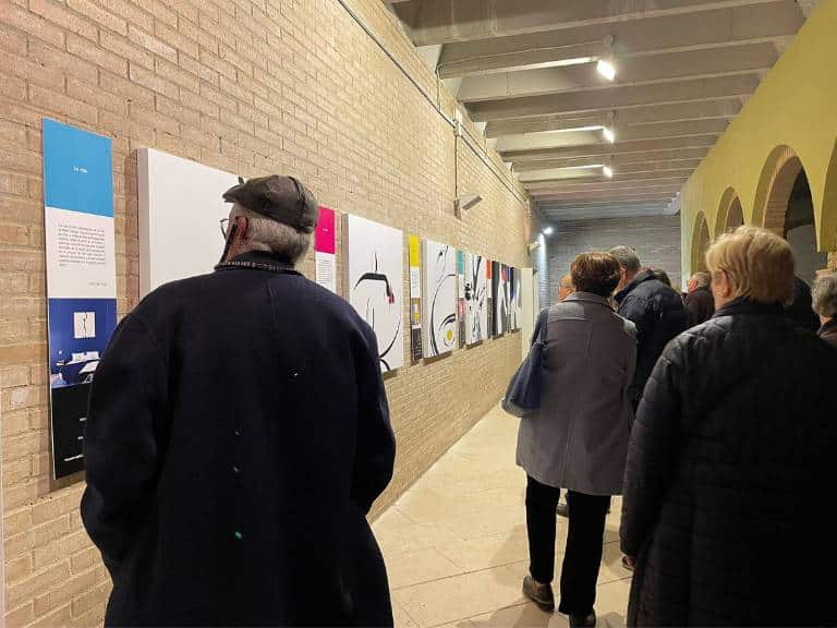Bajo el título 'dLucía, el reflejo de un juego personal', la diseñadora castellonense invita a disfrutar del arte a través de su primera exposición en solitario