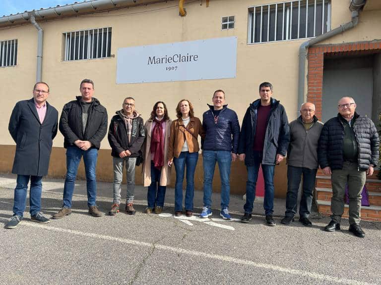 Más de 500 personas se han manifestado en Vilafranca para pedir una solución urgente a la crisis laboral que afecta a los empleados de Marie Claire. 