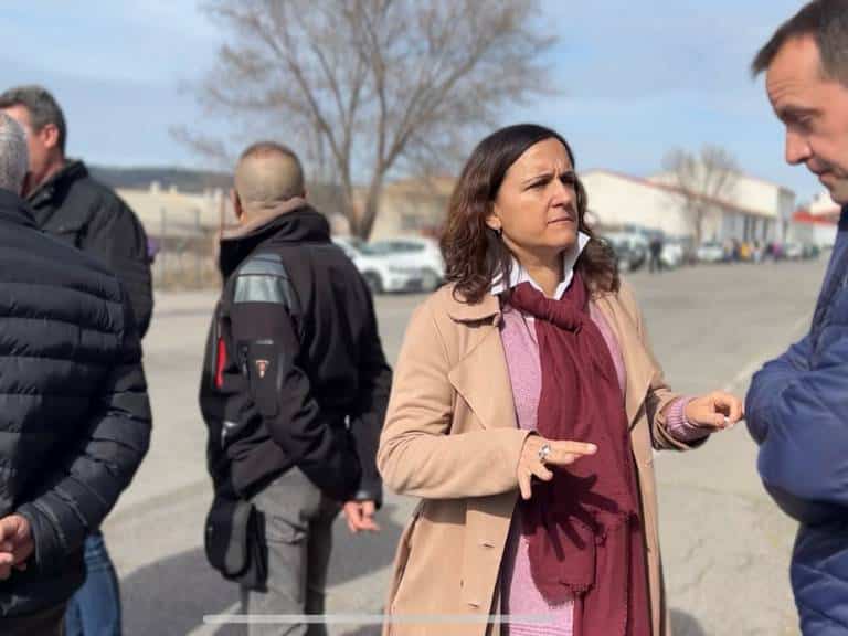 Más de 500 personas se han manifestado en Vilafranca para pedir una solución urgente a la crisis laboral que afecta a los empleados de Marie Claire. 