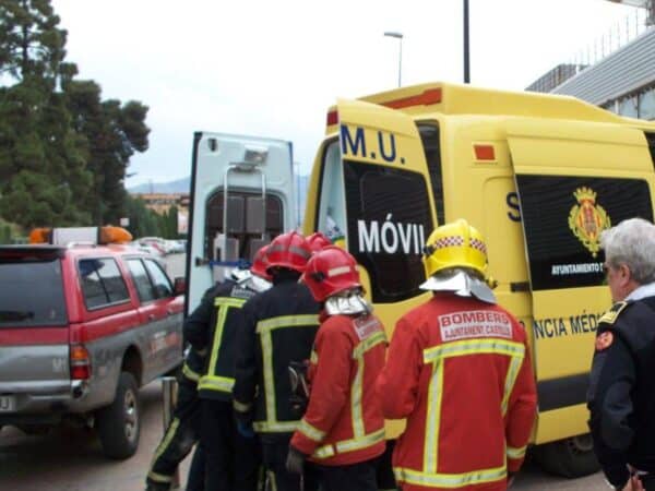 Accidente en Castellón: dos mujeres vuelcan con el coche sobre una acequia