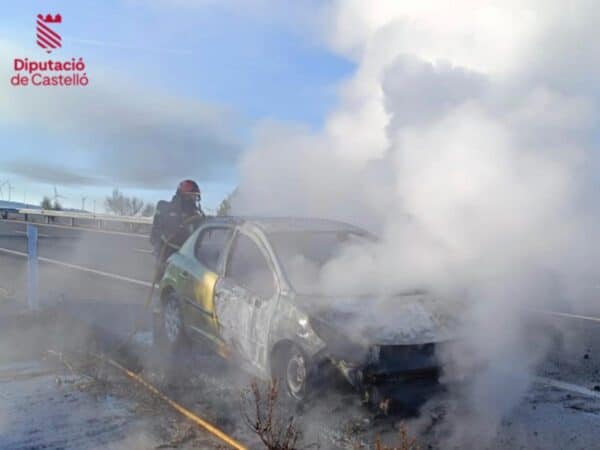 Susto en la A-23 de Barracas tras arder un coche