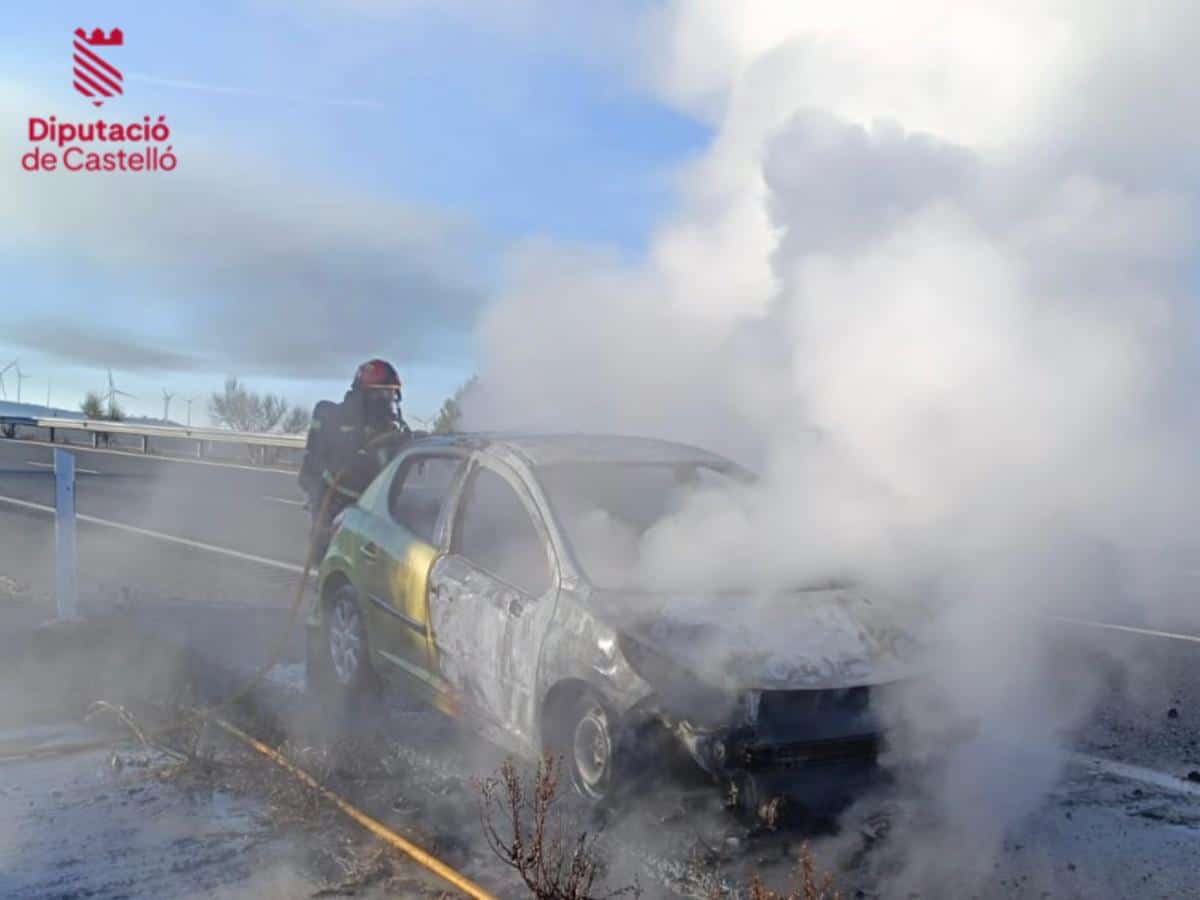 Susto en la A-23 de Barracas tras arder un coche