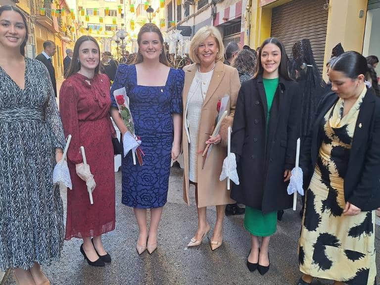Rosi Miró ha sido nombrada 'Blaiera d’Honor' 2025, seguido del tradicional reparto de 'bescuit' y estampas conmemorativas entre los asistentes.