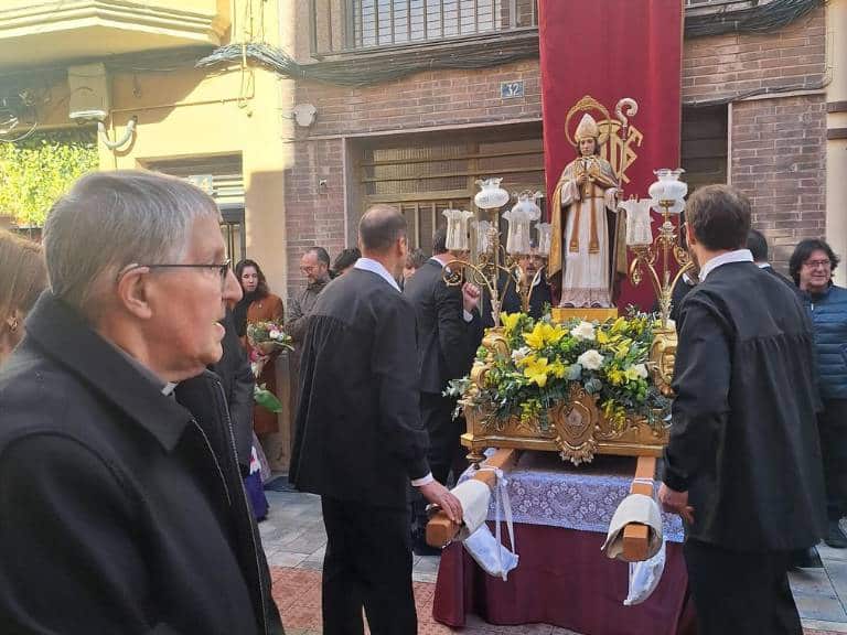 Rosi Miró ha sido nombrada 'Blaiera d’Honor' 2025, seguido del tradicional reparto de 'bescuit' y estampas conmemorativas entre los asistentes.