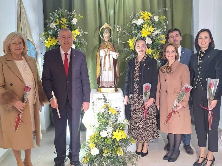 Rosi Miró ha sido nombrada 'Blaiera d’Honor' 2025, seguido del tradicional reparto de 'bescuit' y estampas conmemorativas entre los asistentes.