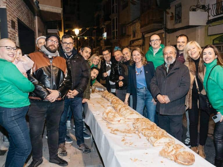 Rosi Miró ha sido nombrada 'Blaiera d’Honor' 2025, seguido del tradicional reparto de 'bescuit' y estampas conmemorativas entre los asistentes.
