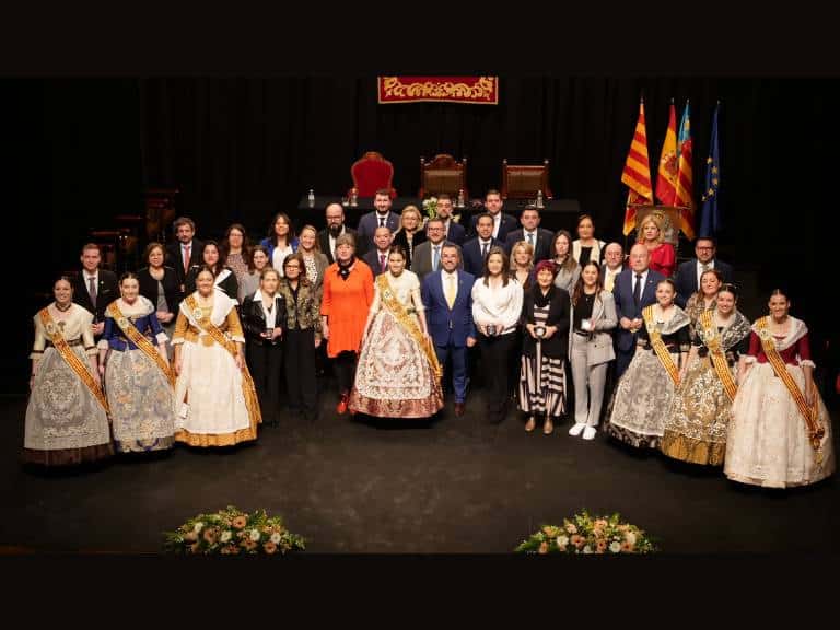 Los actos han contado con la presencia de los vecinos de Vila-real y representantes de tres de sus cuatro ciudades hermanadas: Burriana, Vilanova i la Geltrú y Sacile.