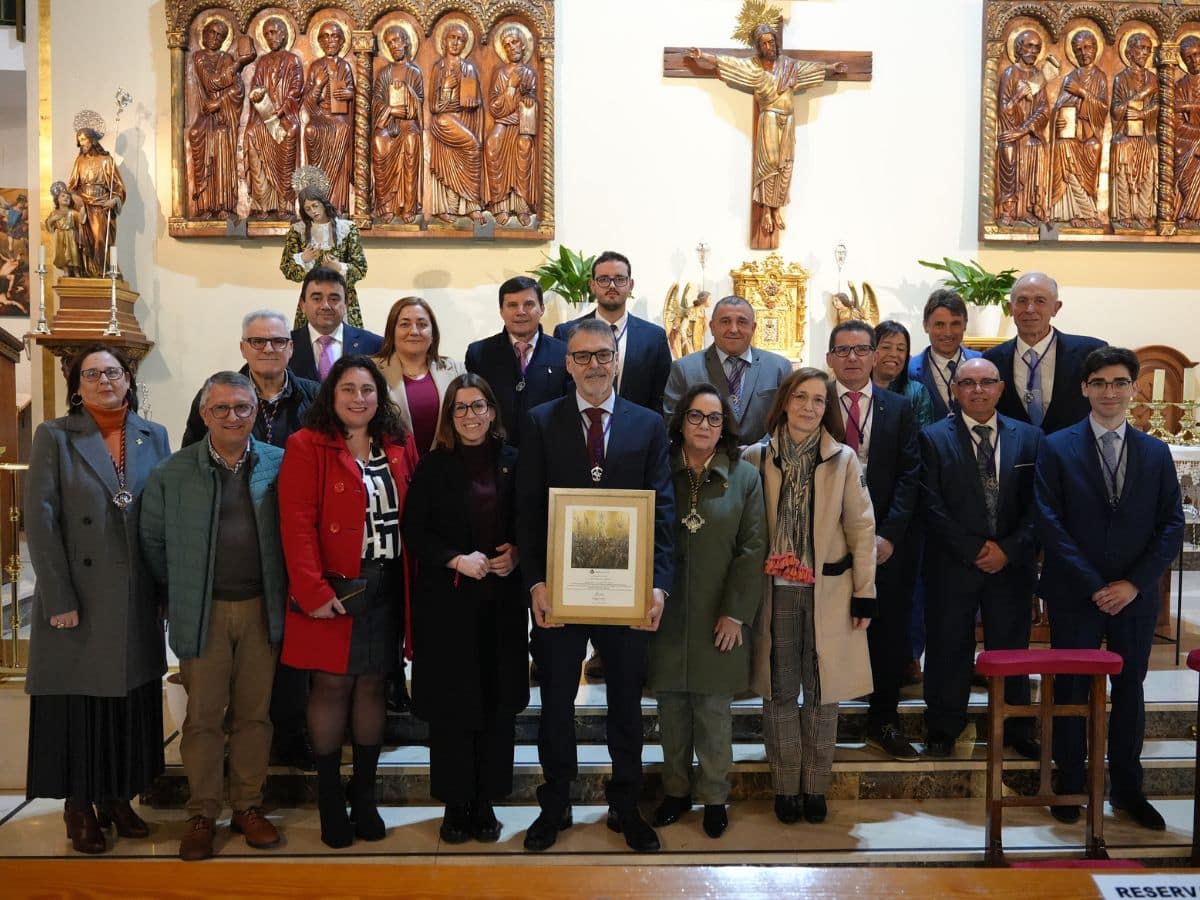 Vila-real reconoce a la Cofradía de Santa María Magdalena con motivo de su 25 aniversario